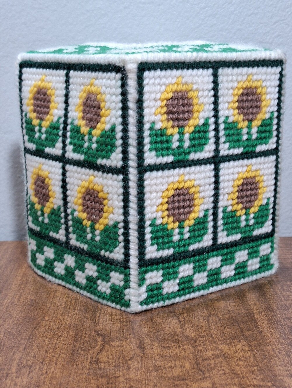 Vintage Retro MCM Handmade Needlecraft Sunflower Tissue Box Cover Yellow Green - Picture 3 of 13